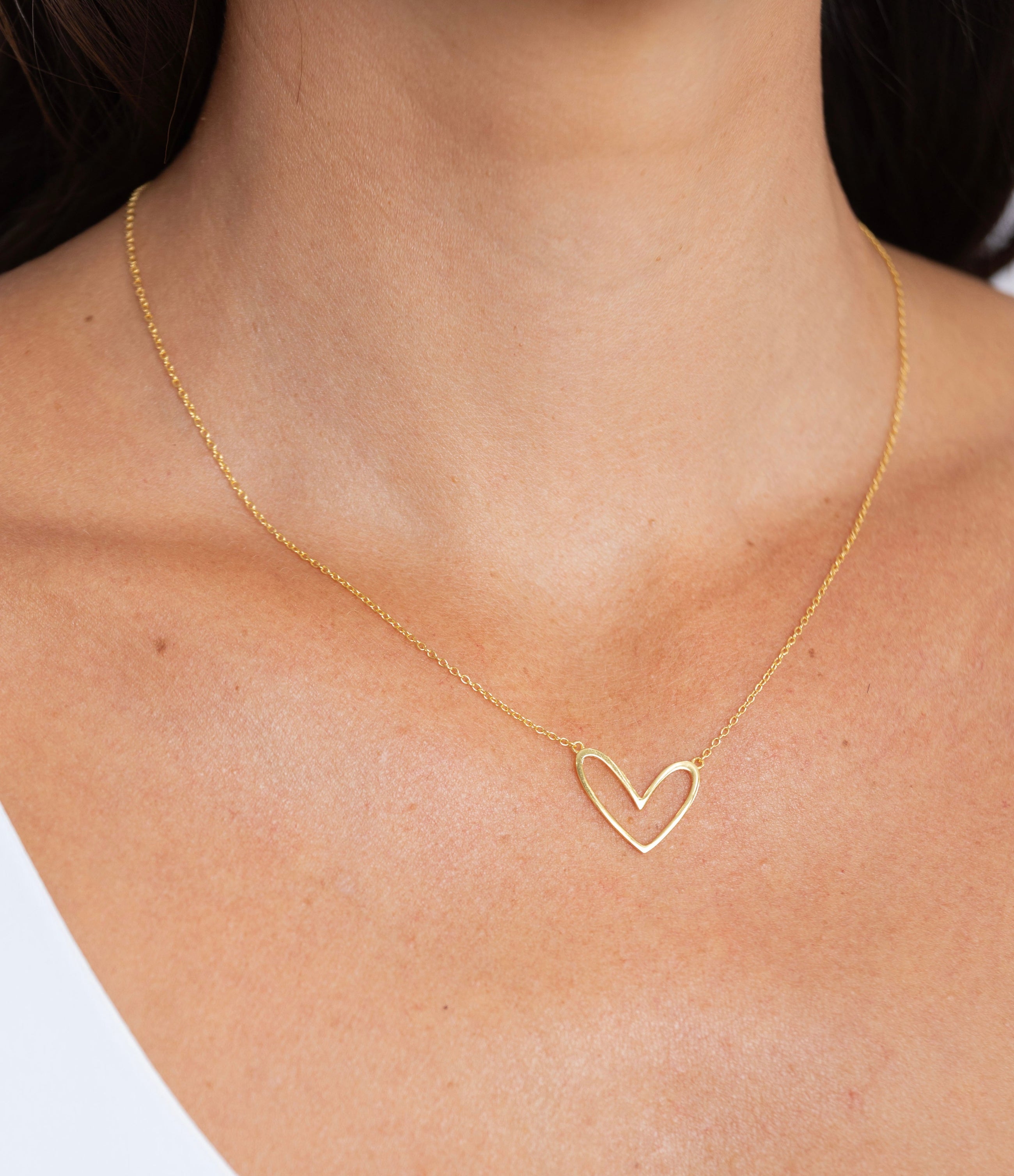 Dainty open heart pendant necklace