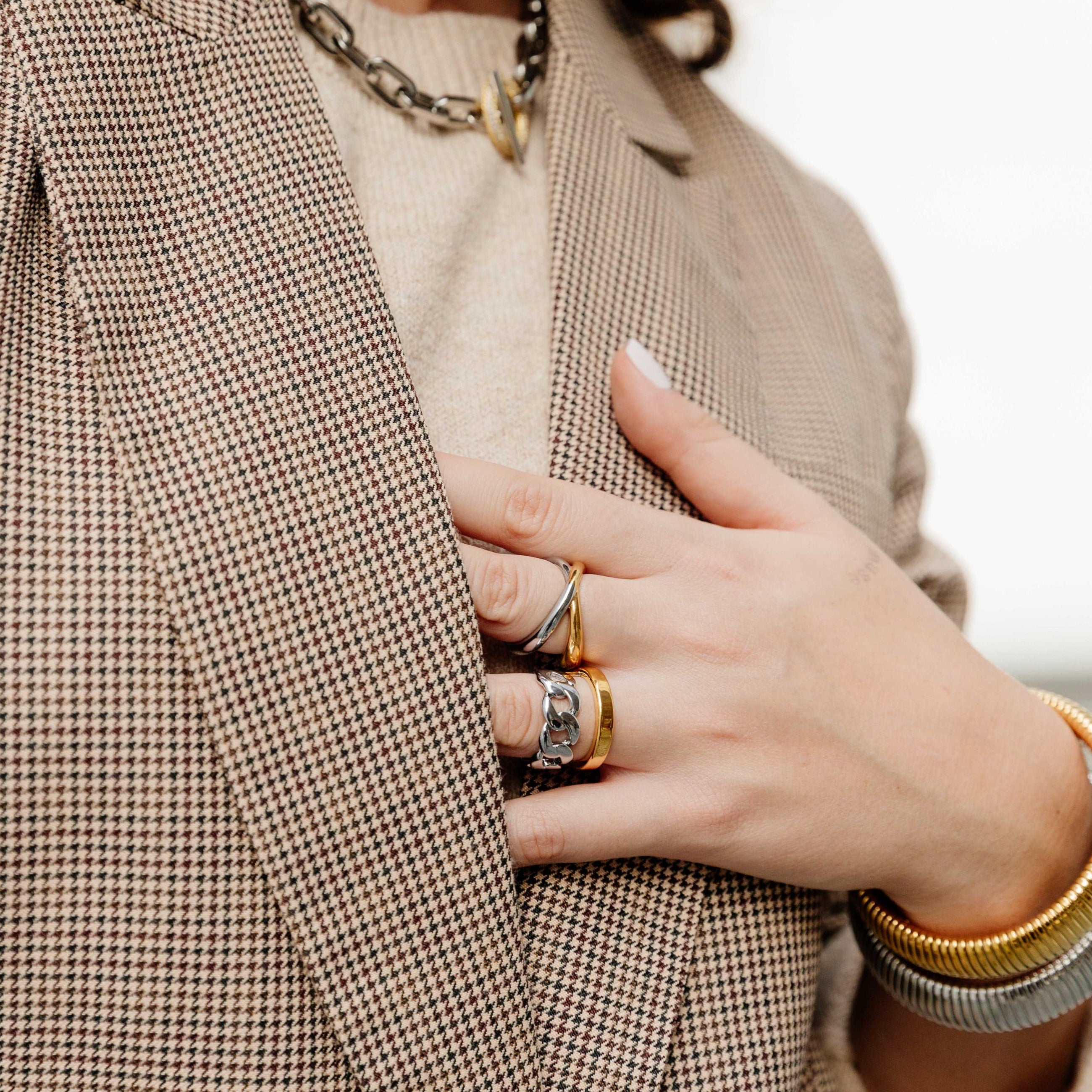 Two-tone statement ring in gold and silver