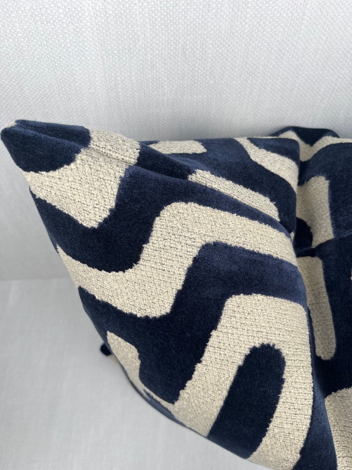 Lina Navy Blue Maze Velvet Pillow Cover – view 2