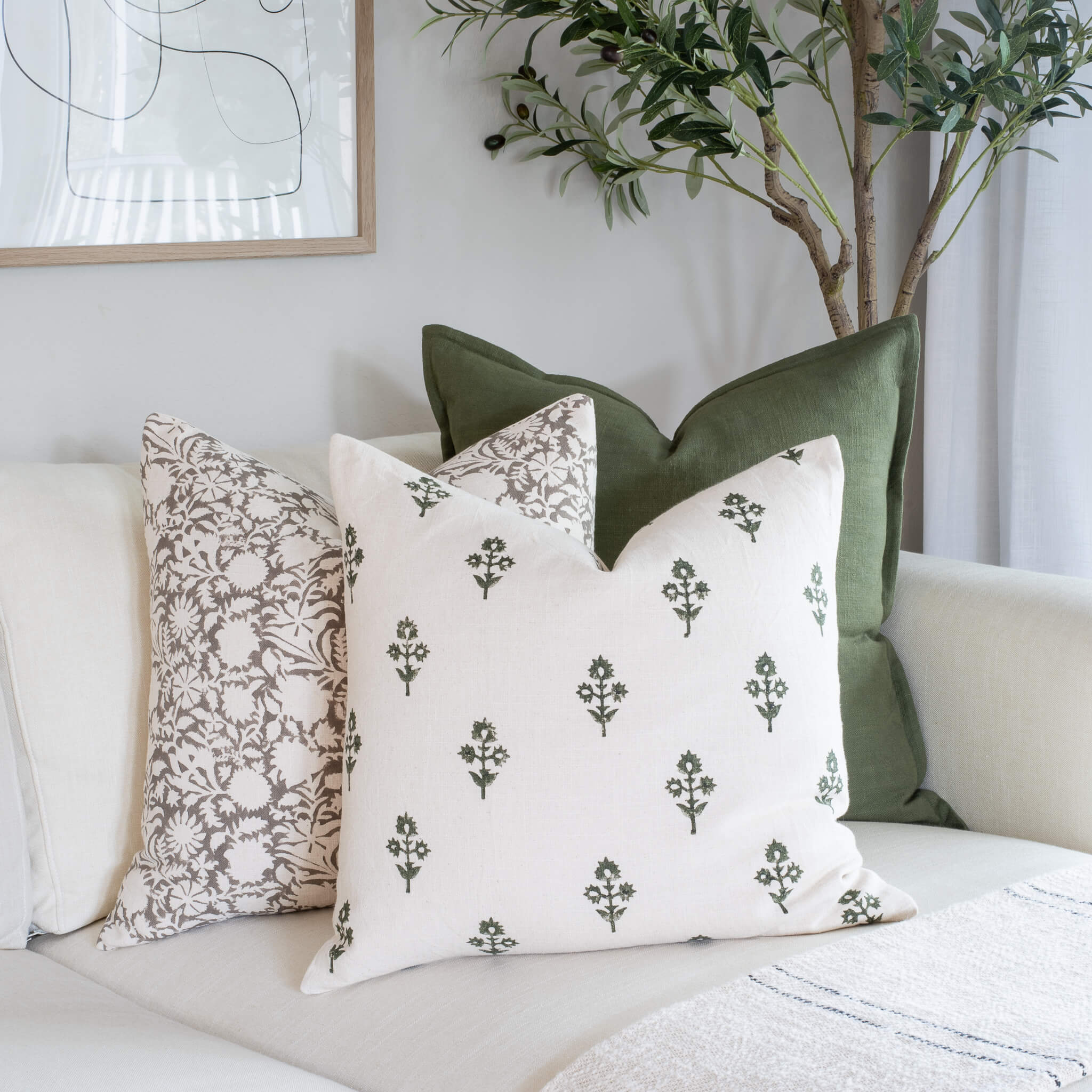 Gávea Solid Color Pillow Cover | Olive Green