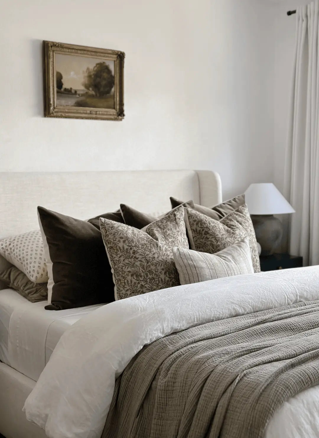 How to Mix and Match Throw Pillows Like an Interior Designer