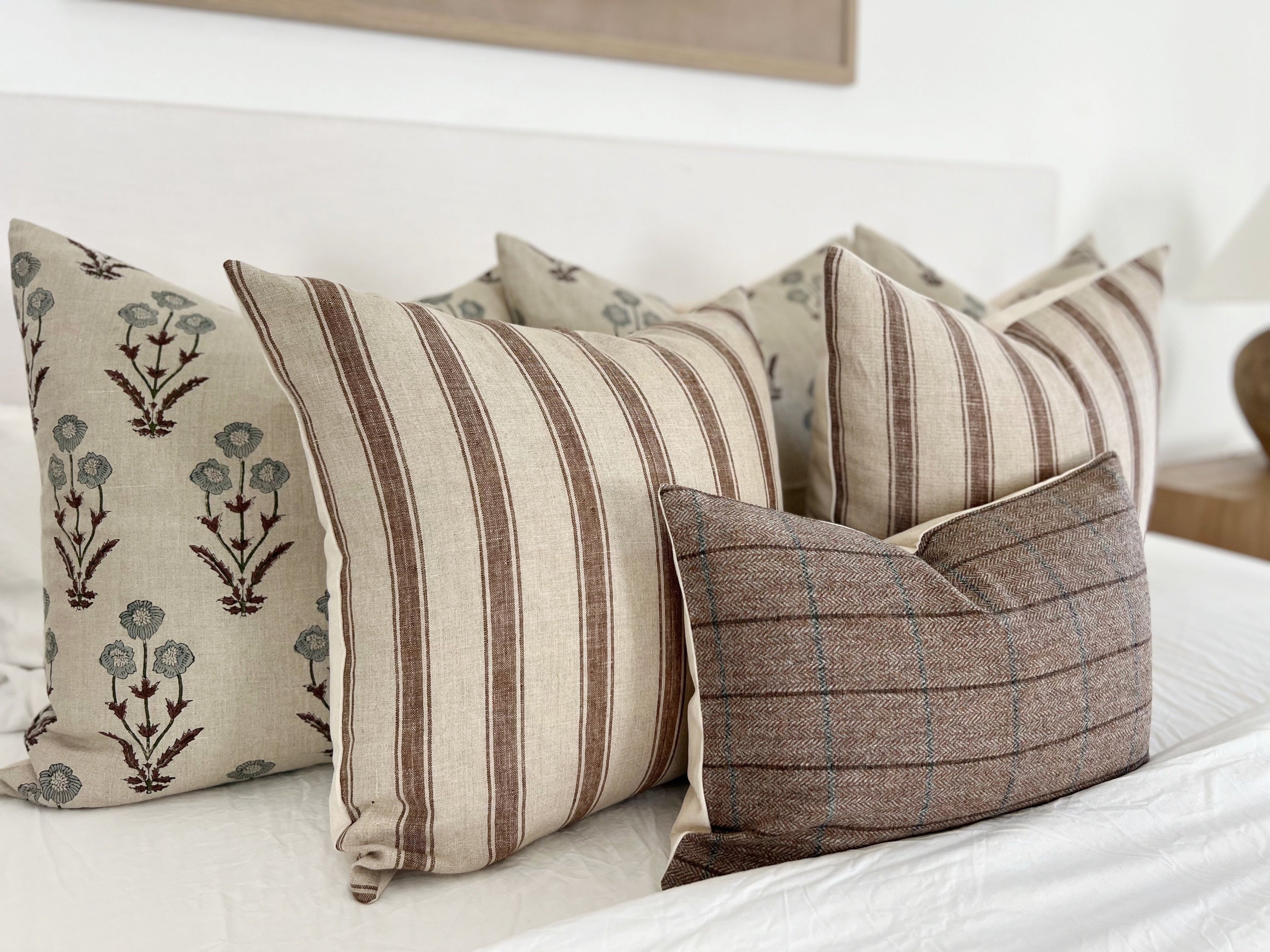 How to Arrange Throw Pillows Like a Pro