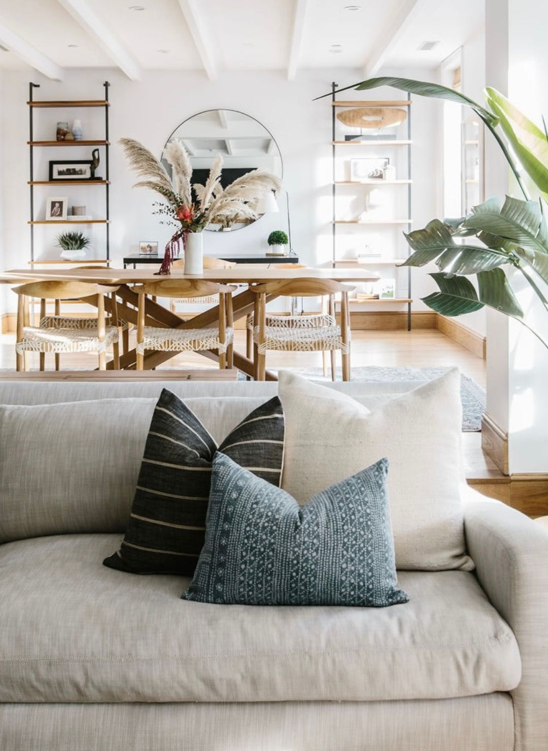 The Ultimate Guide to Couch Throw Pillow Sizes & Arrangements