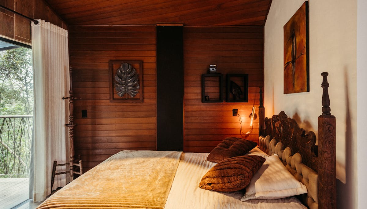 a bedroom that has vintage pillows in it