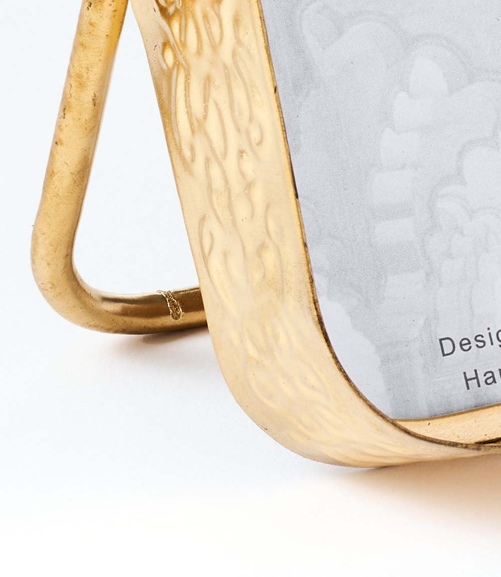 5×7 rounded photo frame in gold finish on white background