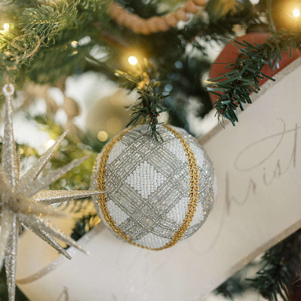 4-inch round jute Christmas ornaments with sparkling accents