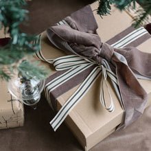 Set of 2 dark brown velvet ribbons for gift wrapping and décor