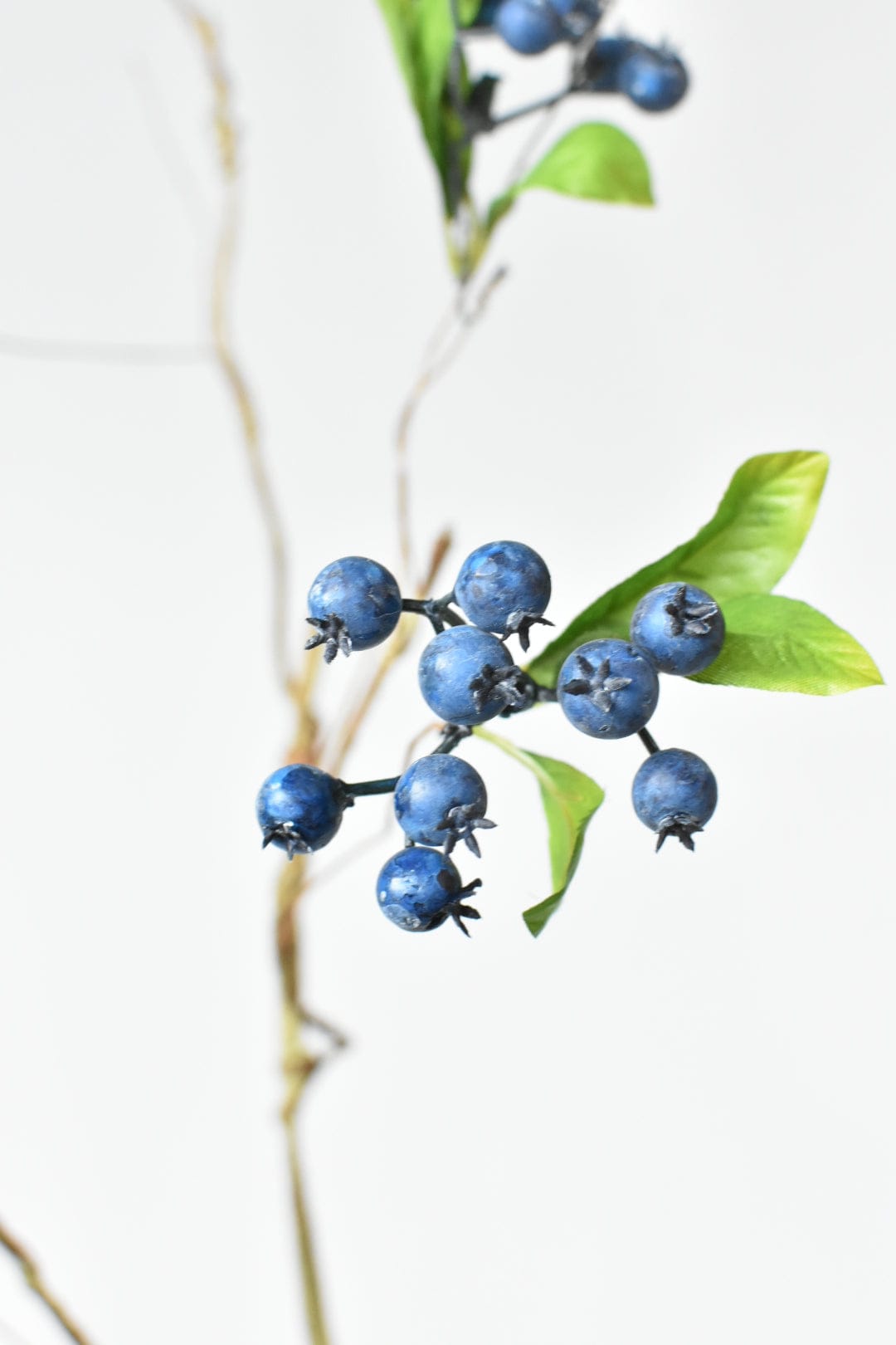 Artificial berry stem with wired branches and realistic finish