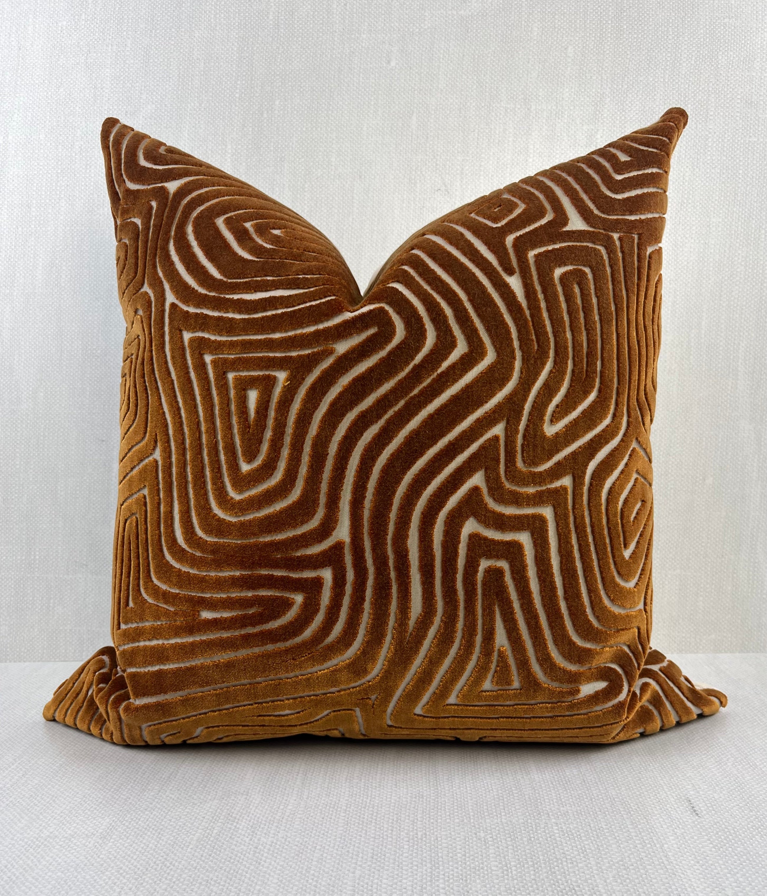 Ezra Bronze Maze Velvet Pillow Cover – view 4