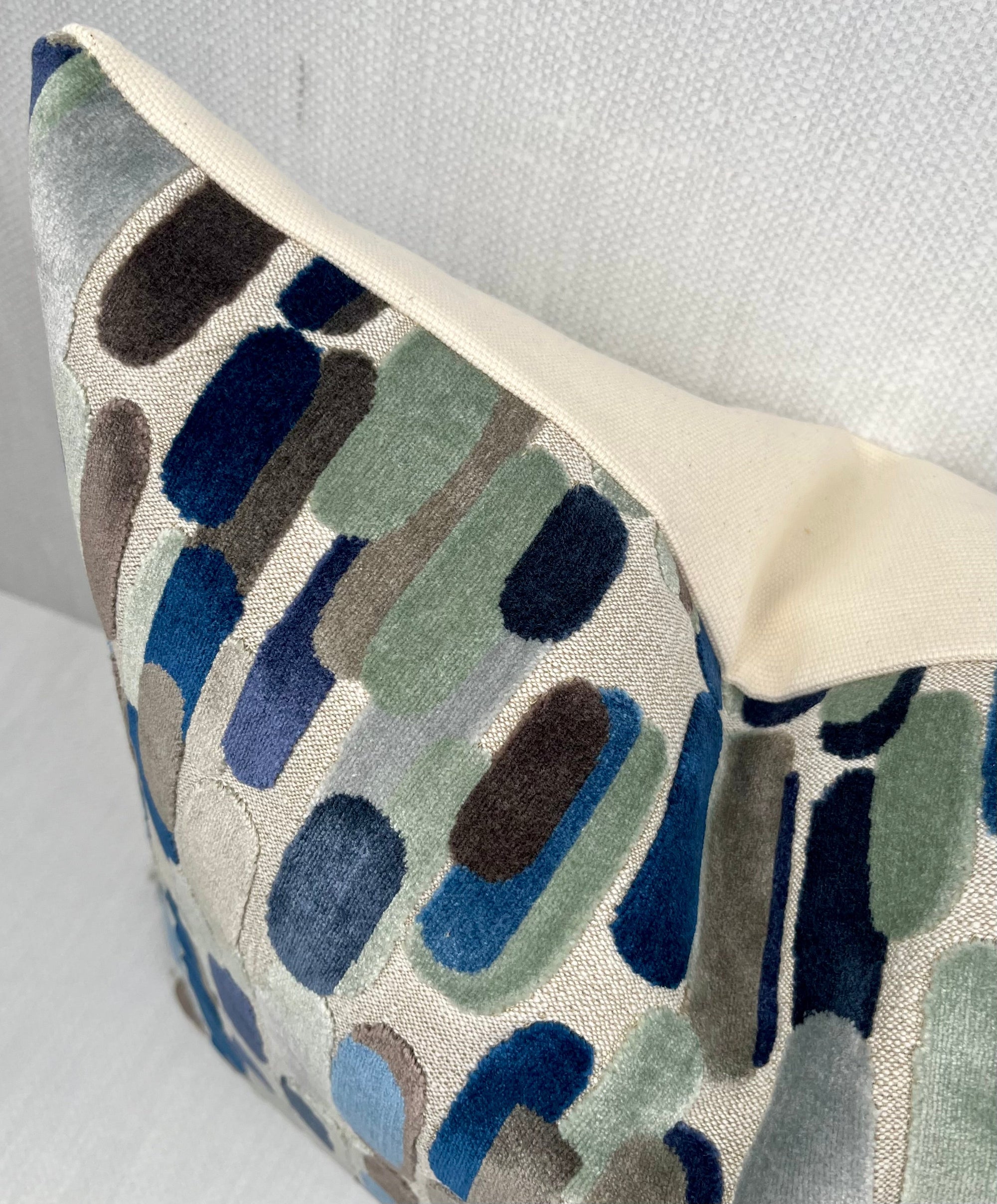 River Geometric Oval Pillow Cover – view 2