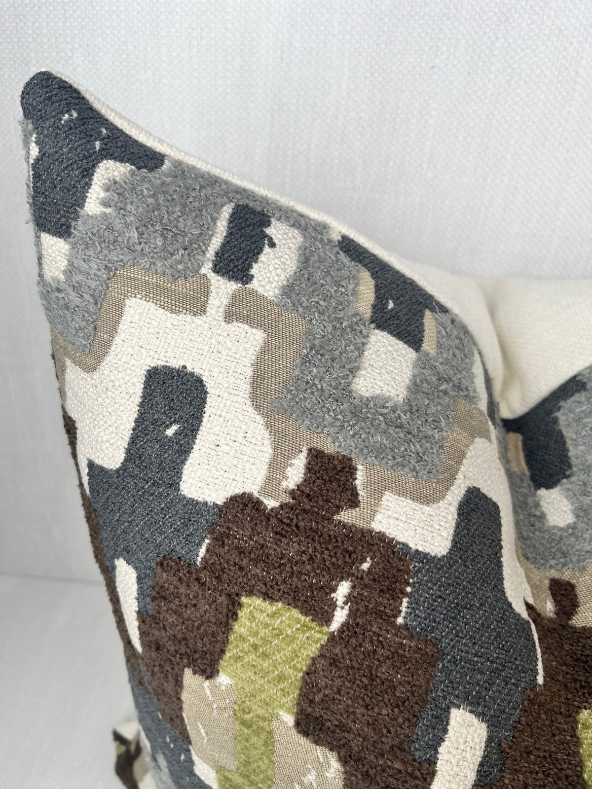 Atlas Abstract Geometric Pillow Cover – view 2