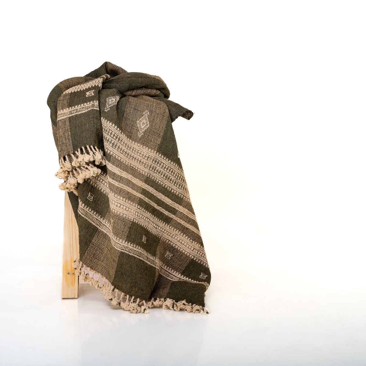 Zaraa olive brown handwoven Indian wool throw blanket – view 12