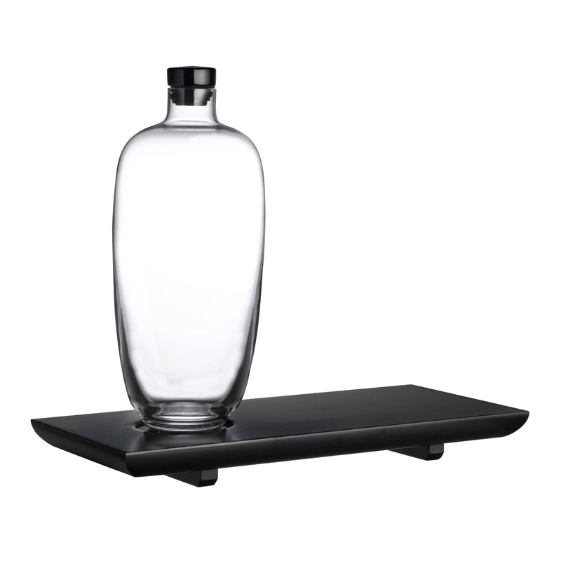 Lead-free crystal whisky bottle with geometric design and wooden tray