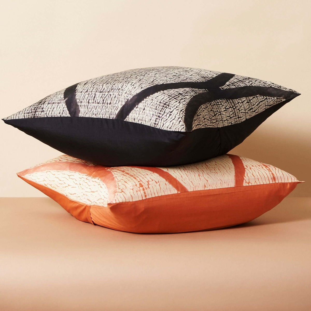 Arc Black shibori print mulberry silk pillow cover, 20x20 – One Affirmation