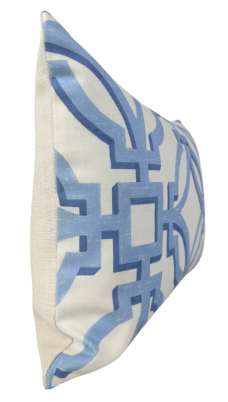 Salvy Delft blue print pillow cover detail