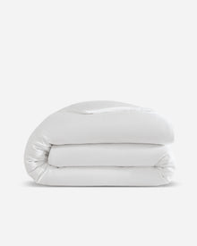 Smooth duvet cover designed for temperature regulation and comfort