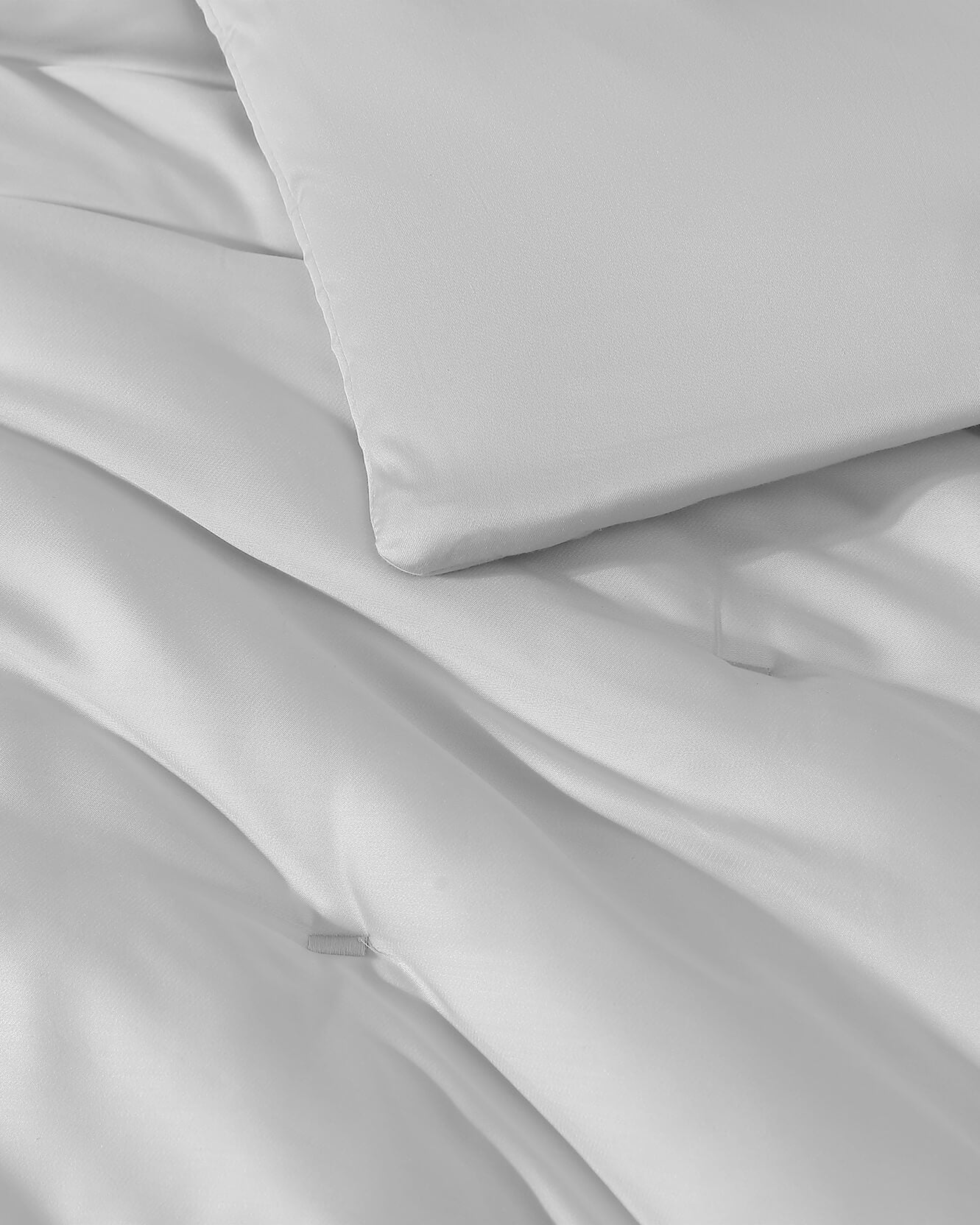 Minimalist stitched comforter designed for hot sleepers