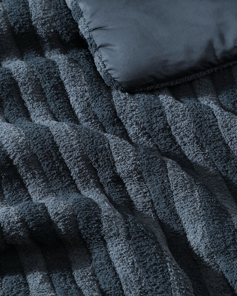 Close-up of piped trim on Snug Piped Comforter