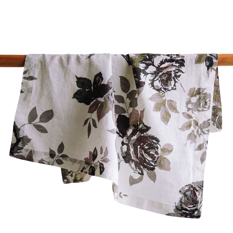 Set of 4 linen napkins in eggplant with grey rose design