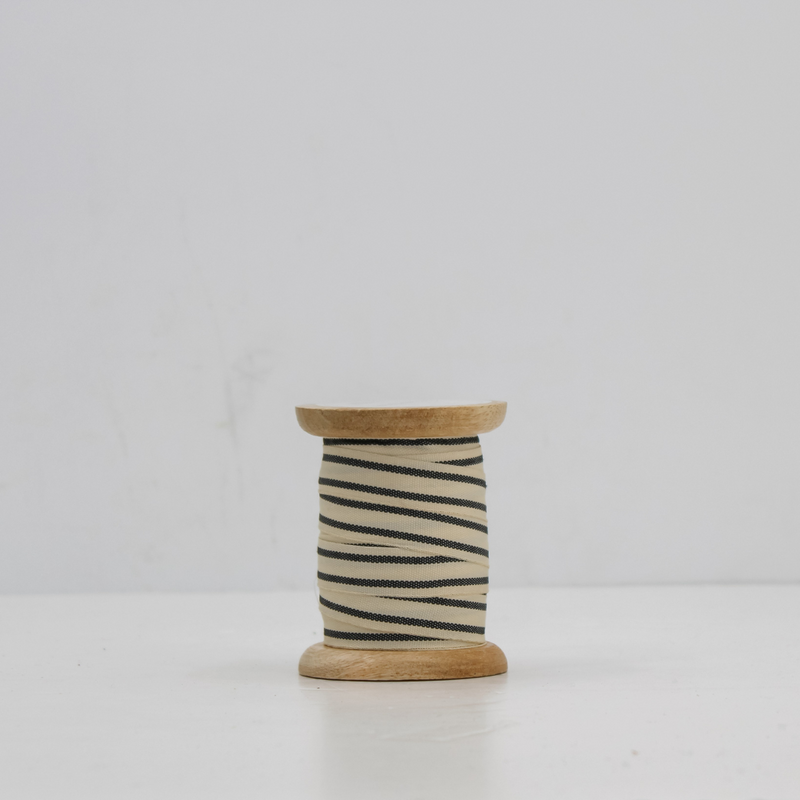 Hand-dyed grosgrain ribbon set in cream and black