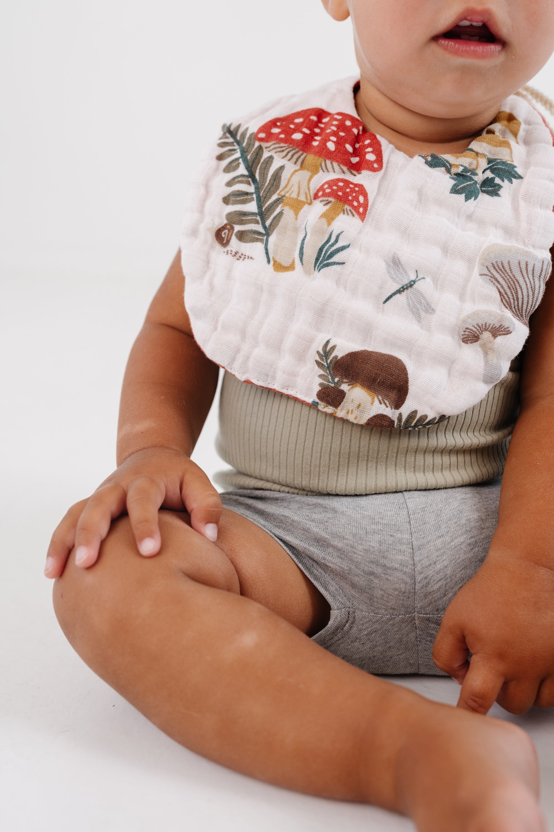 Double-layered cotton muslin bib with braided ties