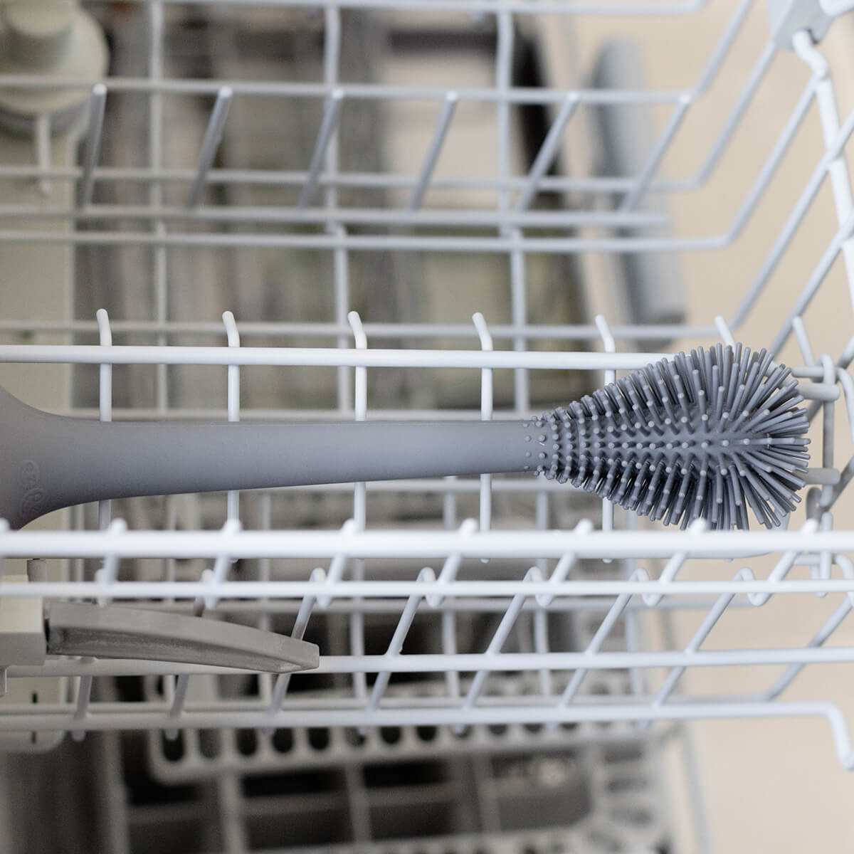 Kitchen bottle brush with long-lasting silicone bristles