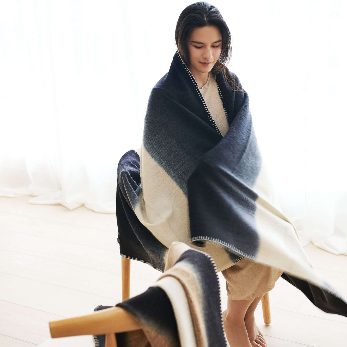 Ink black and white handwoven merino wool throw blanket – One Affirmation