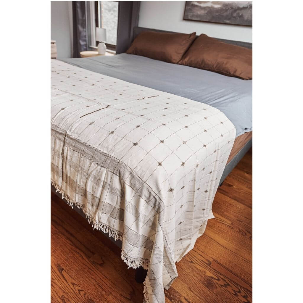 Mool off white handwoven organic cotton king size bedspread – One Affirmation