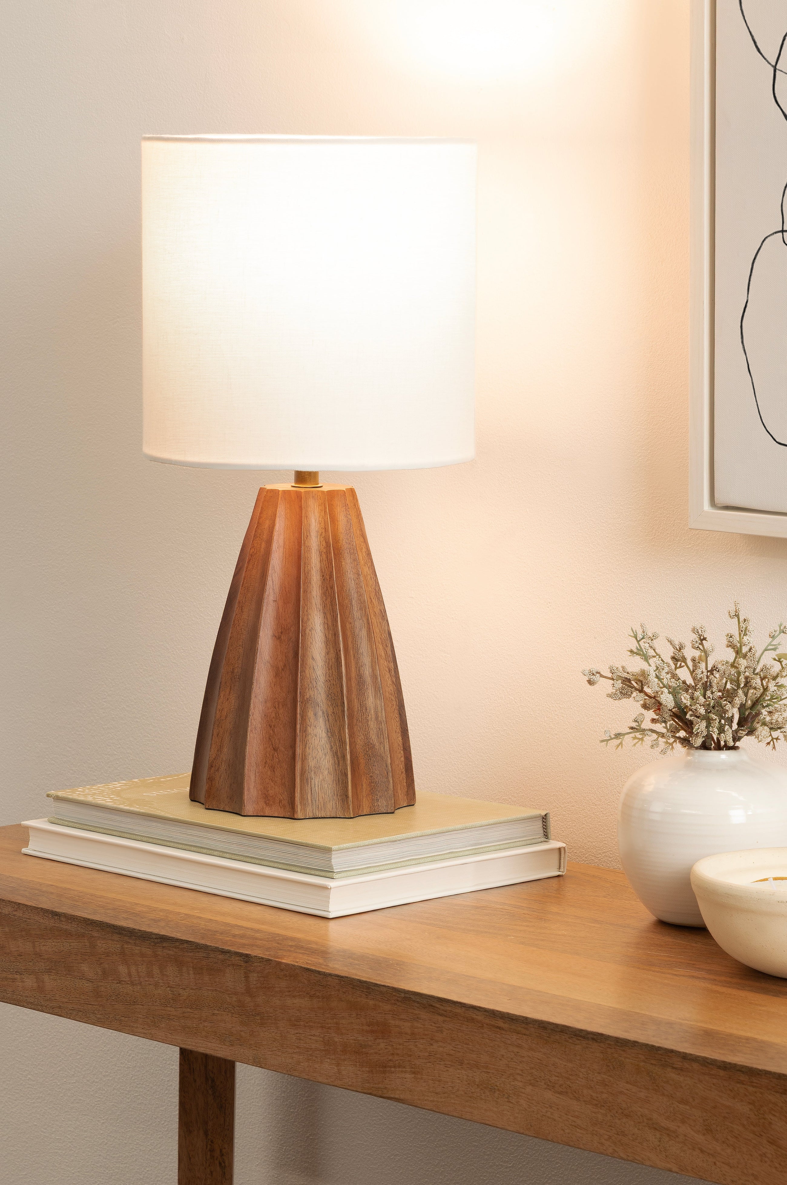 Ciji Scalloped Table Lamp