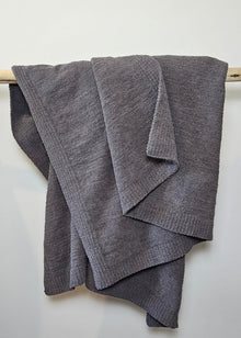 The Nest microfiber throw blanket in Charcoal – view 3