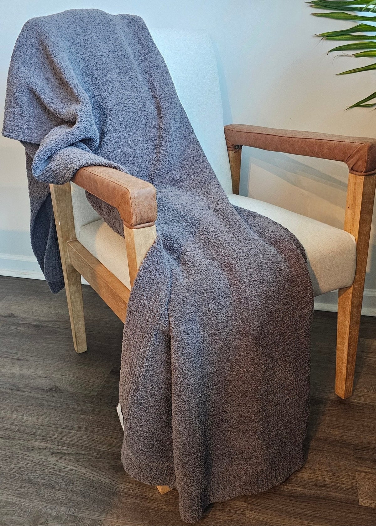 The Nest microfiber throw blanket in Charcoal – view 8