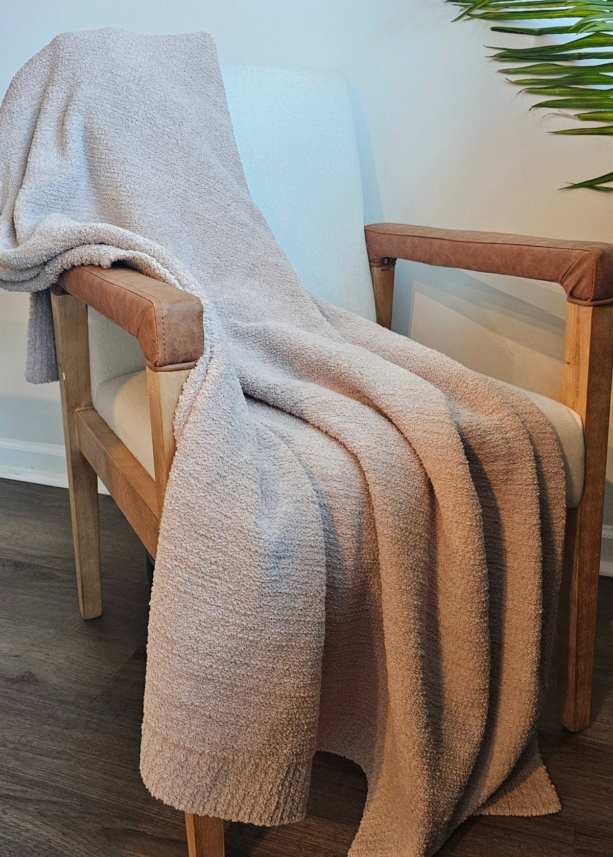 The Nest microfiber throw blanket in Fossil – view 7