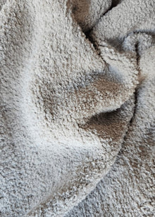 The Nest microfiber throw blanket in Fossil – view 5