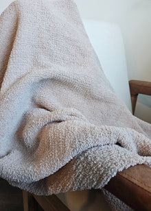 The Nest microfiber throw blanket in Fossil – view 8