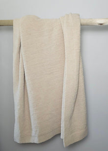 The Nest microfiber throw blanket in Sand – view 2