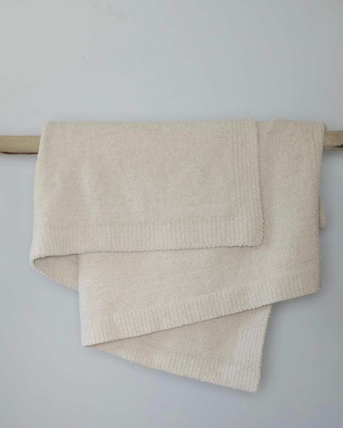The Nest microfiber throw blanket in Sand