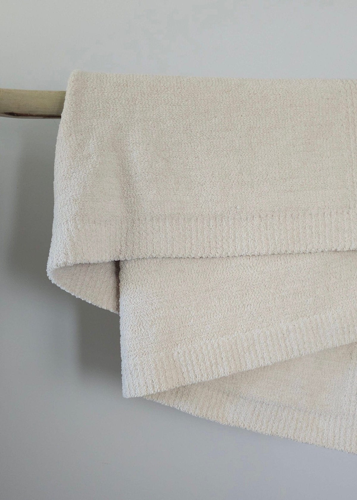 The Nest microfiber throw blanket in Sand – view 3
