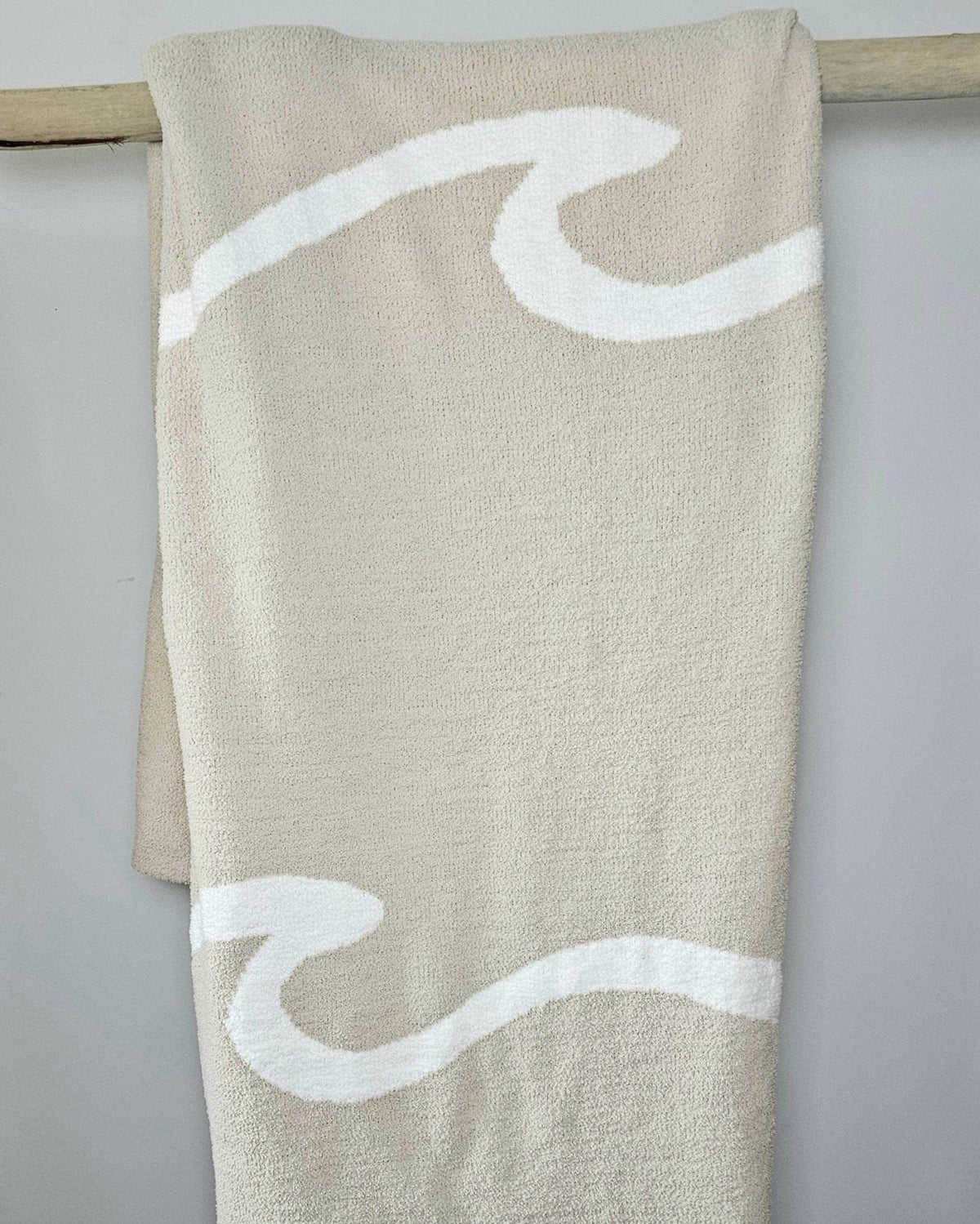 Wave microfiber throw blanket with coastal wave pattern – view 9
