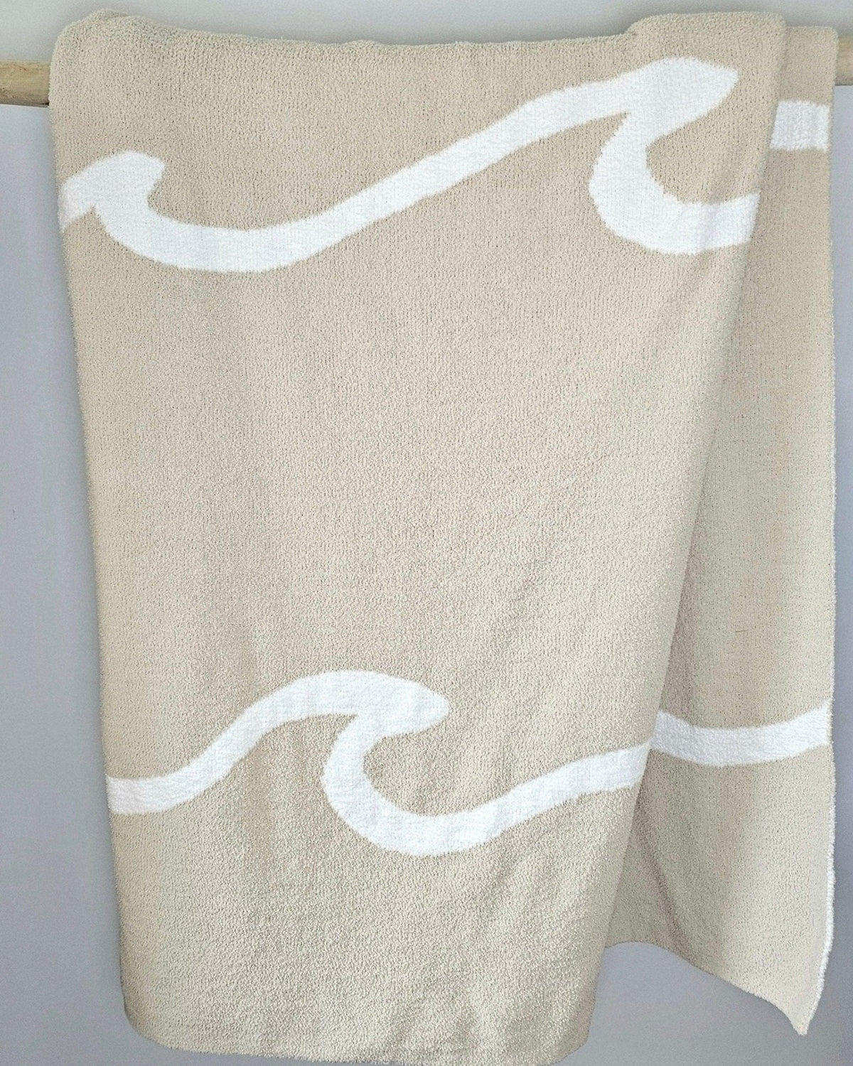 Wave microfiber throw blanket with coastal wave pattern – view 2