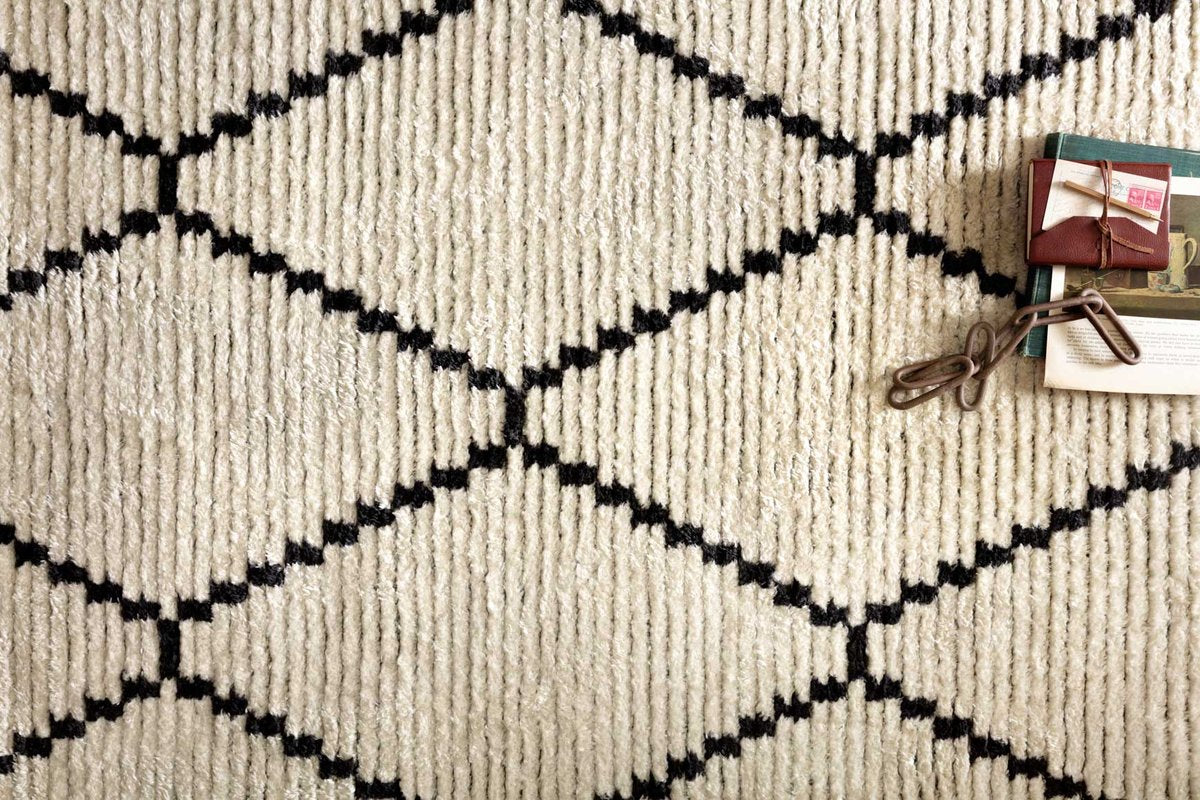Remi Tan / Black Rug